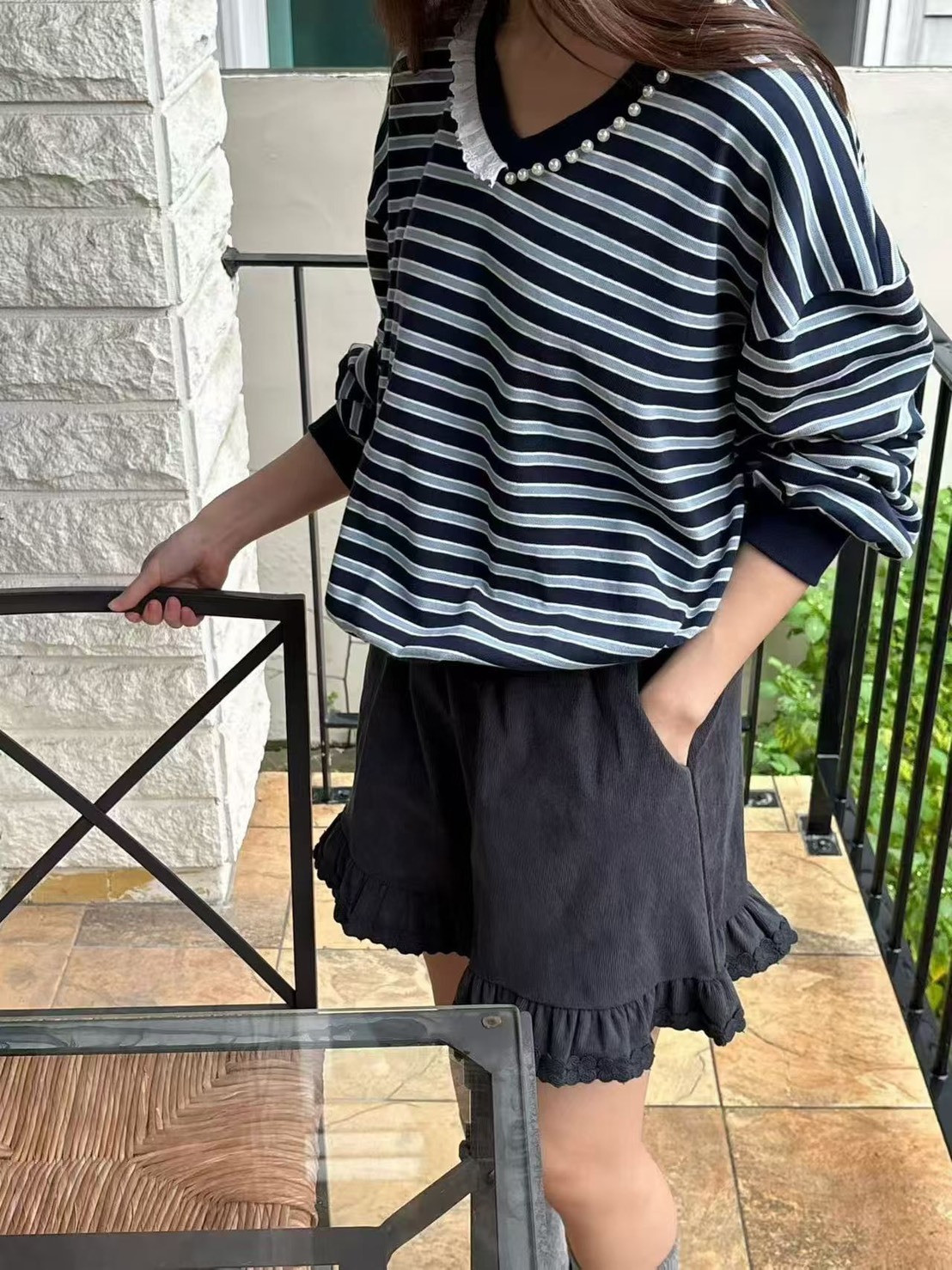 蕾絲荷葉鬆緊腰短褲