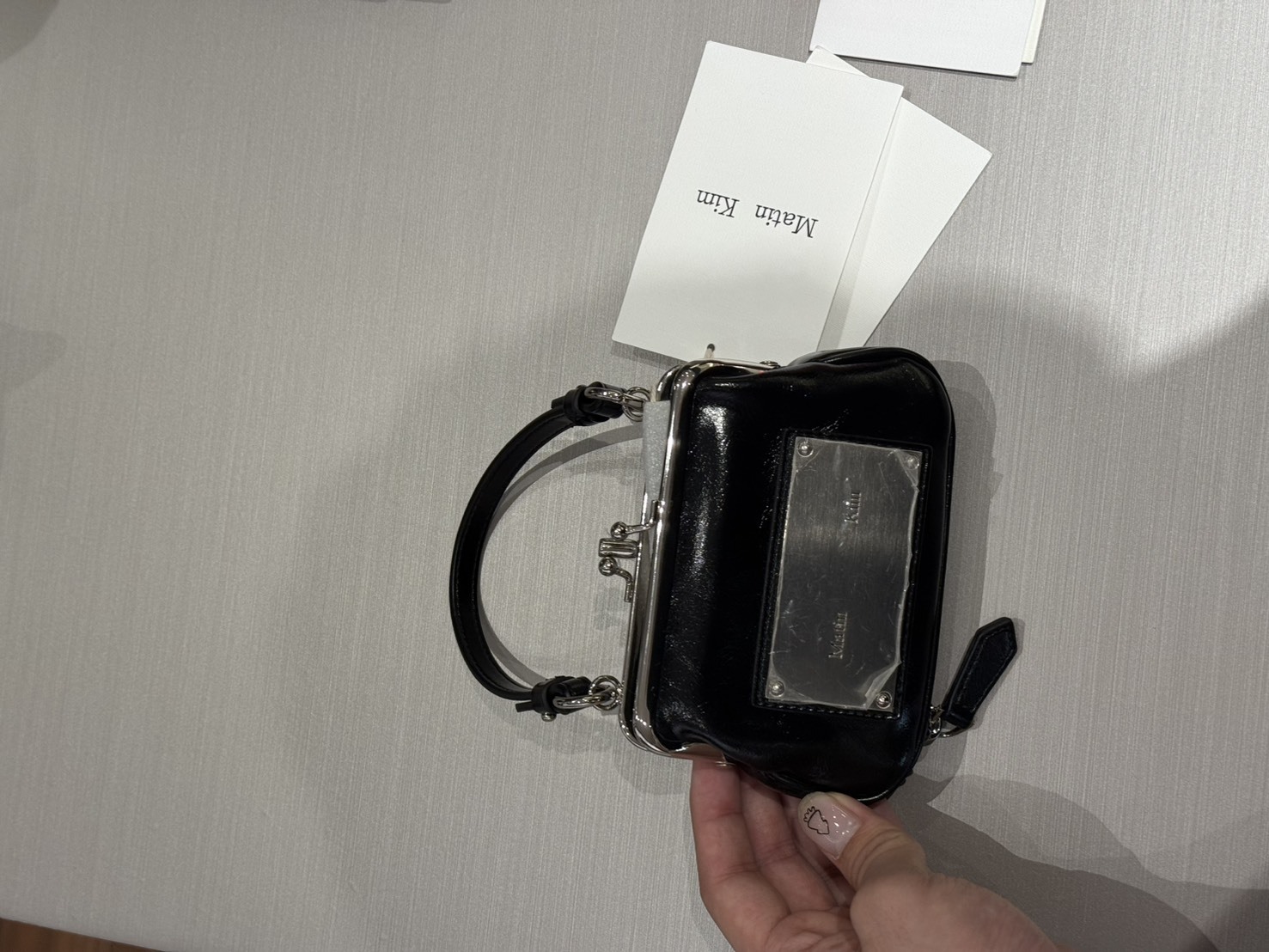 【預購】MATIN KIM 拉鍊小包 錢包 兩用包 黑色 MK2511BG027MBB