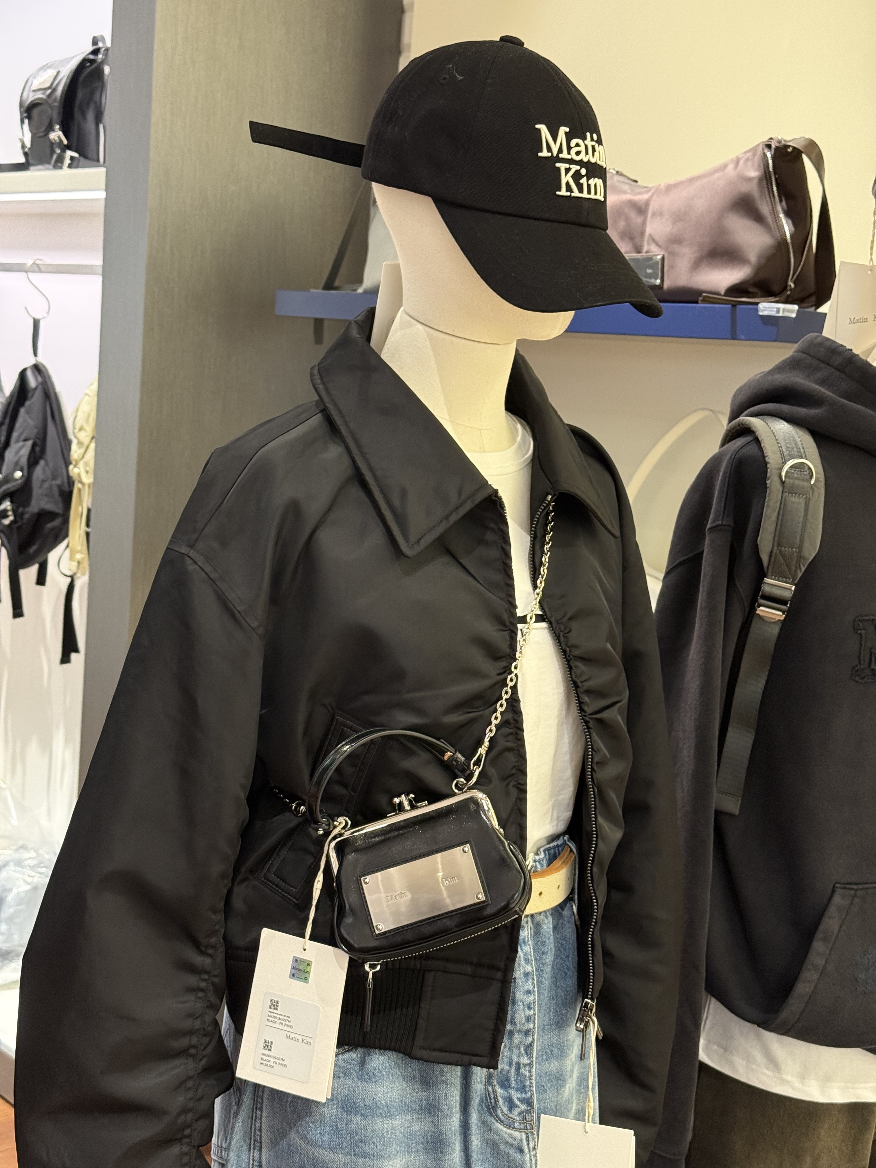 【預購】MATIN KIM 拉鍊小包 錢包 兩用包 黑色 MK2511BG027MBB