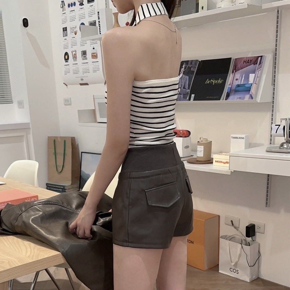 高腰霧面皮短褲