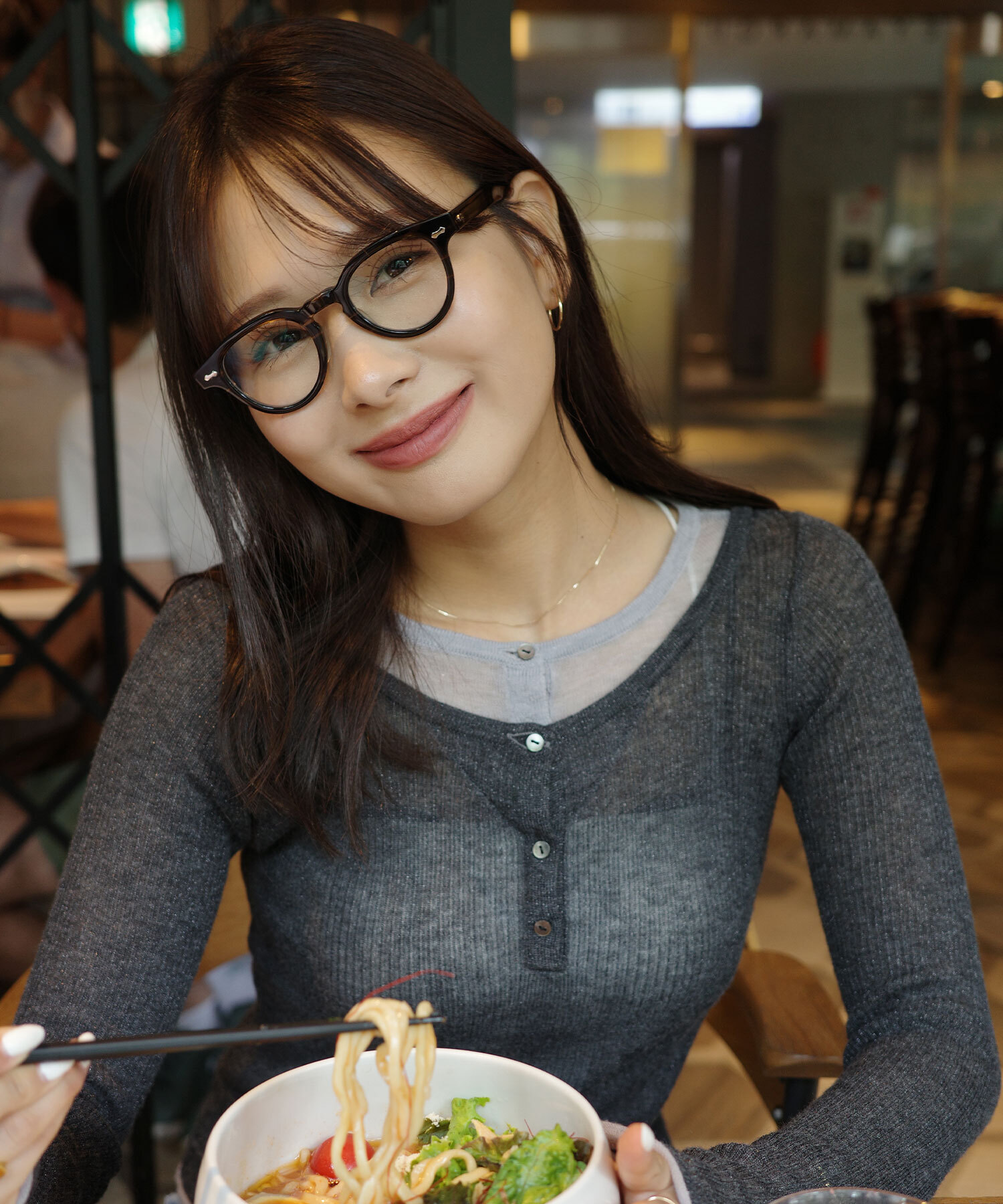 [預購]Aimeine 空氣感亮片針織衫