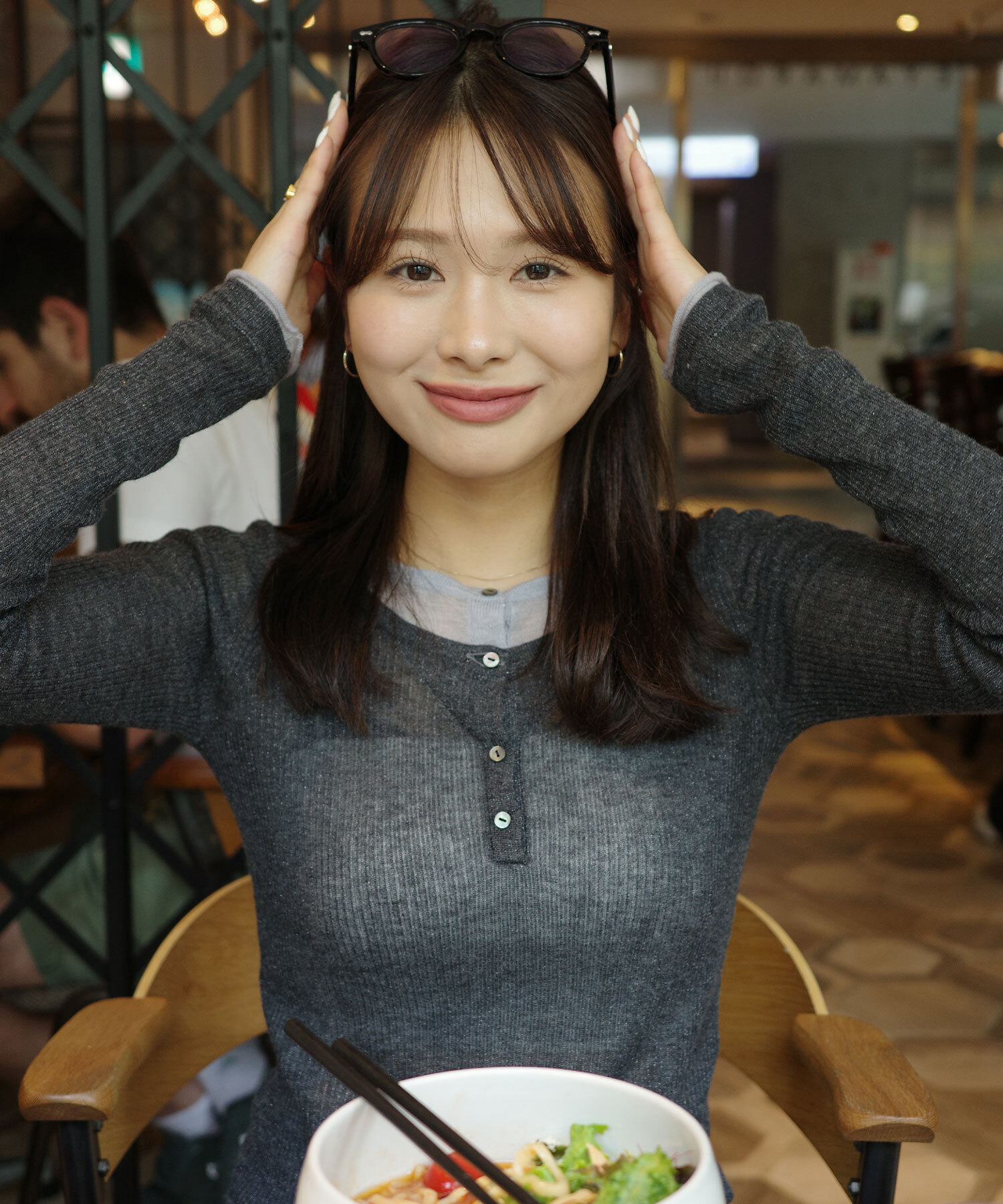 [預購]Aimeine 空氣感亮片針織衫