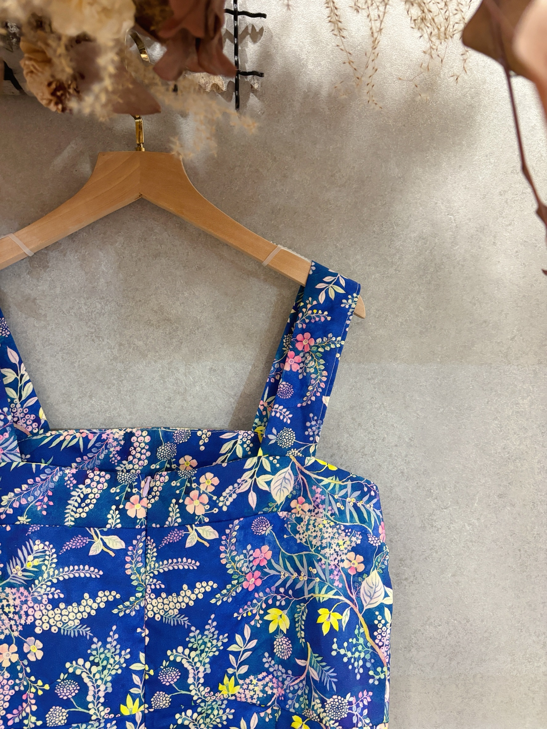 寶藍彩花園 媽咪平口吊帶短洋裝（M）