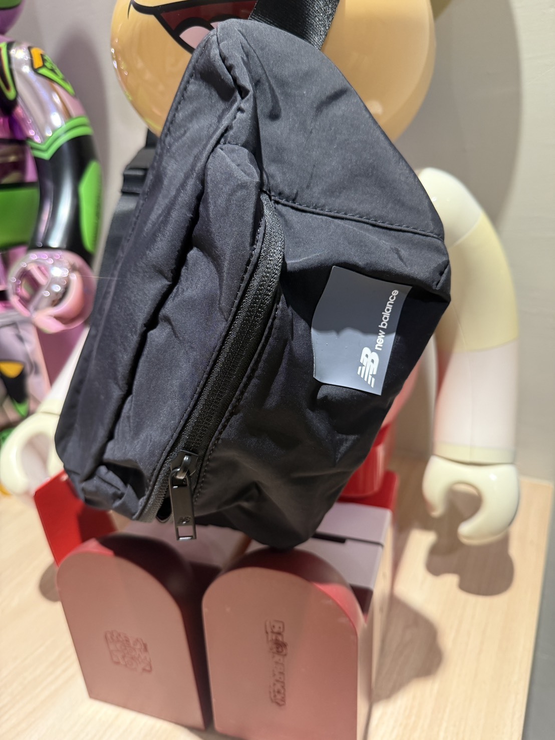 【現貨出清】New Balance 經典黑色腰包｜休閒百搭小包