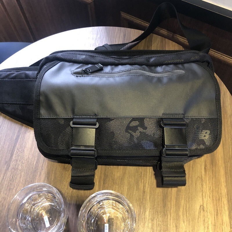 【現貨】New Balance 多功能側背包 / 腰包 黑色 LAB91006BK｜New Balance Utility Crossbody Bag Black