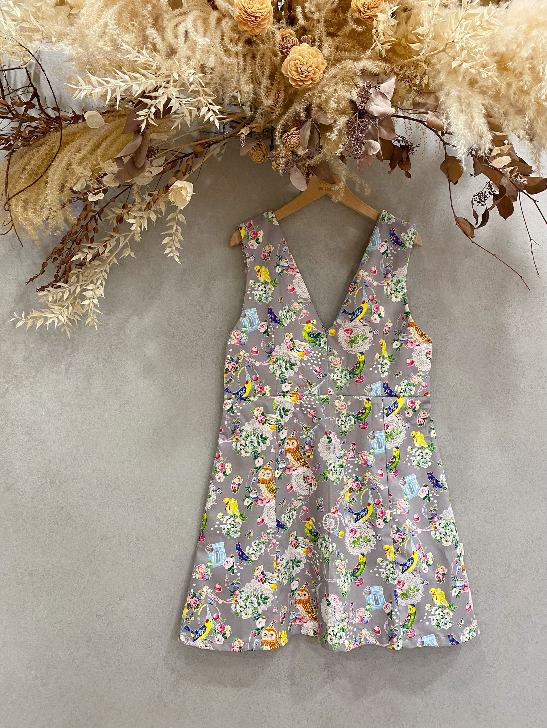 灰鳥兒花卉 媽咪紐結短洋裝