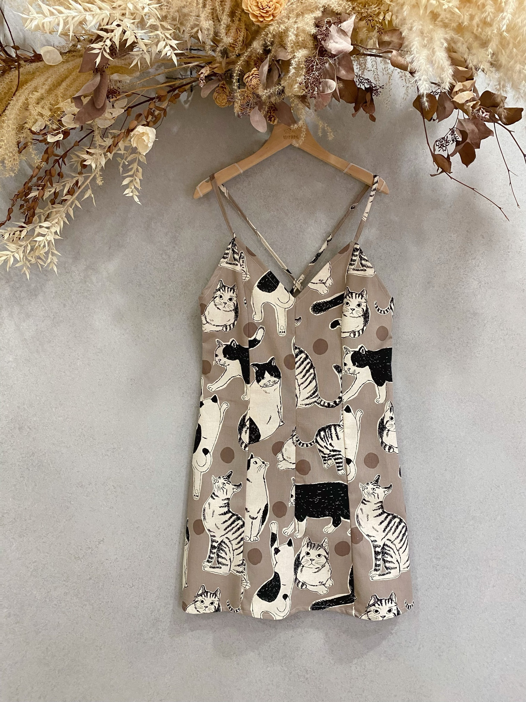 褐色點點大貓 媽咪後交叉合身短洋裝(M)