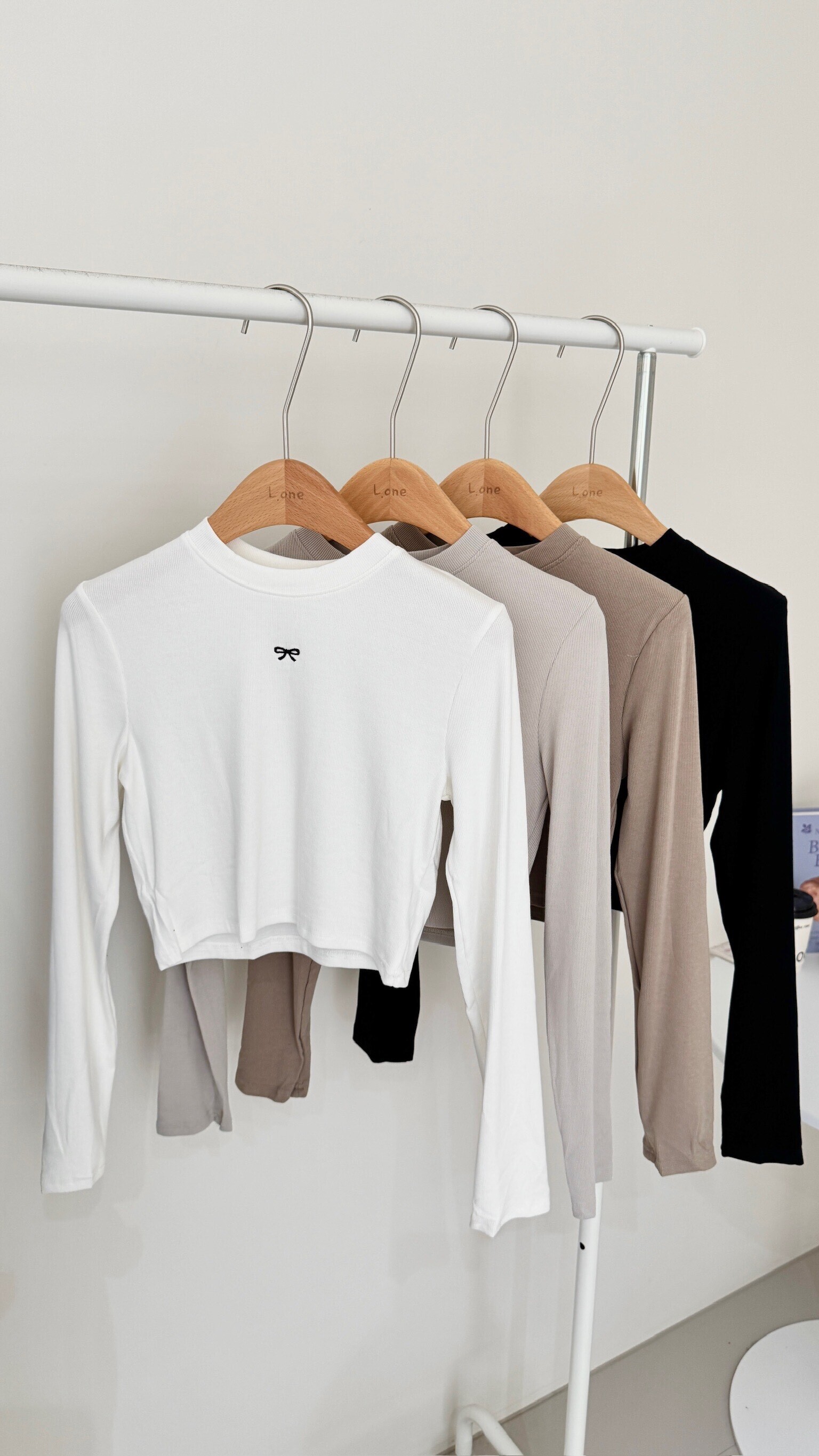 蝴蝶結刺繡上衣