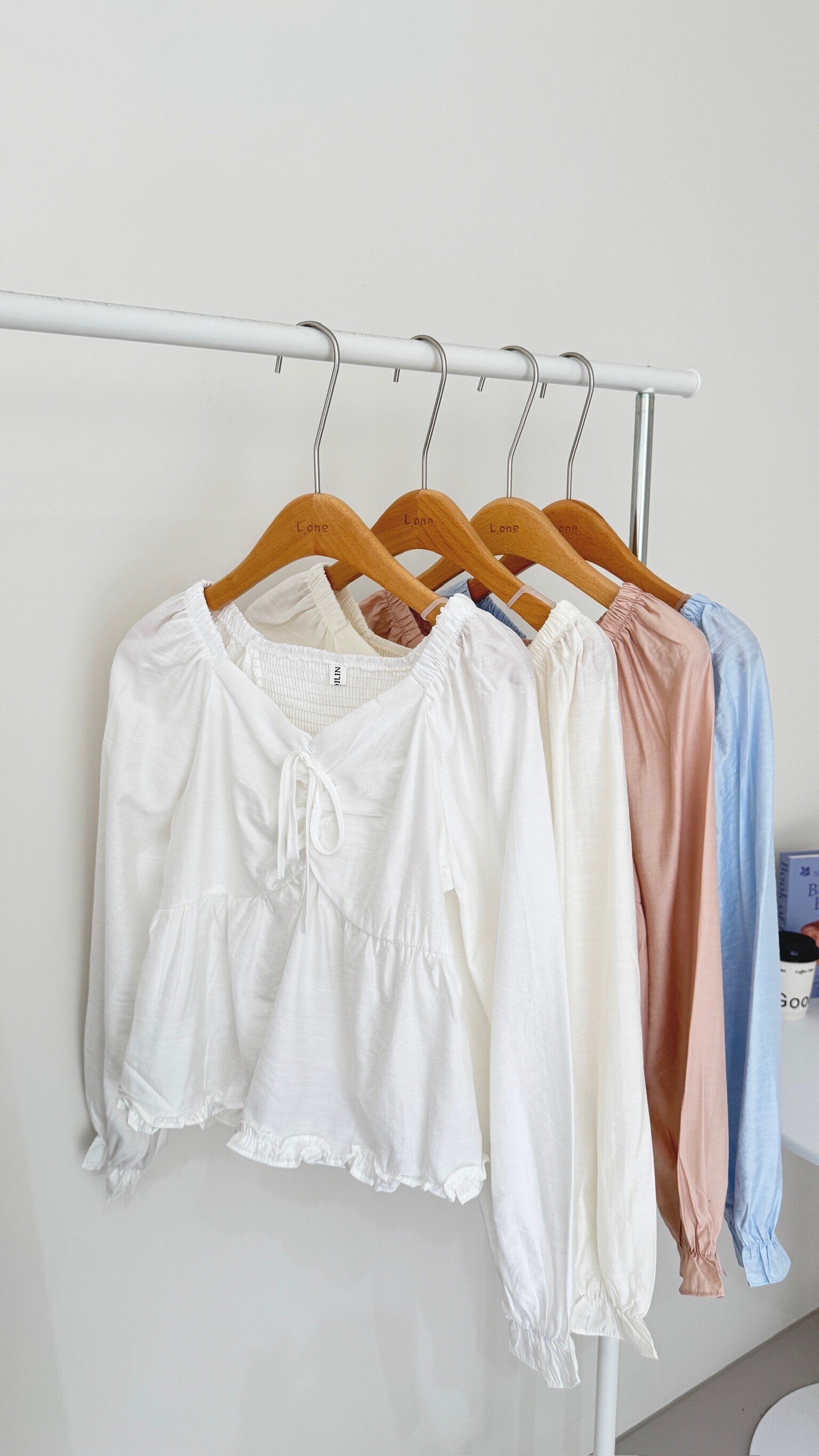 荷葉邊蓬蓬袖綁帶上衣