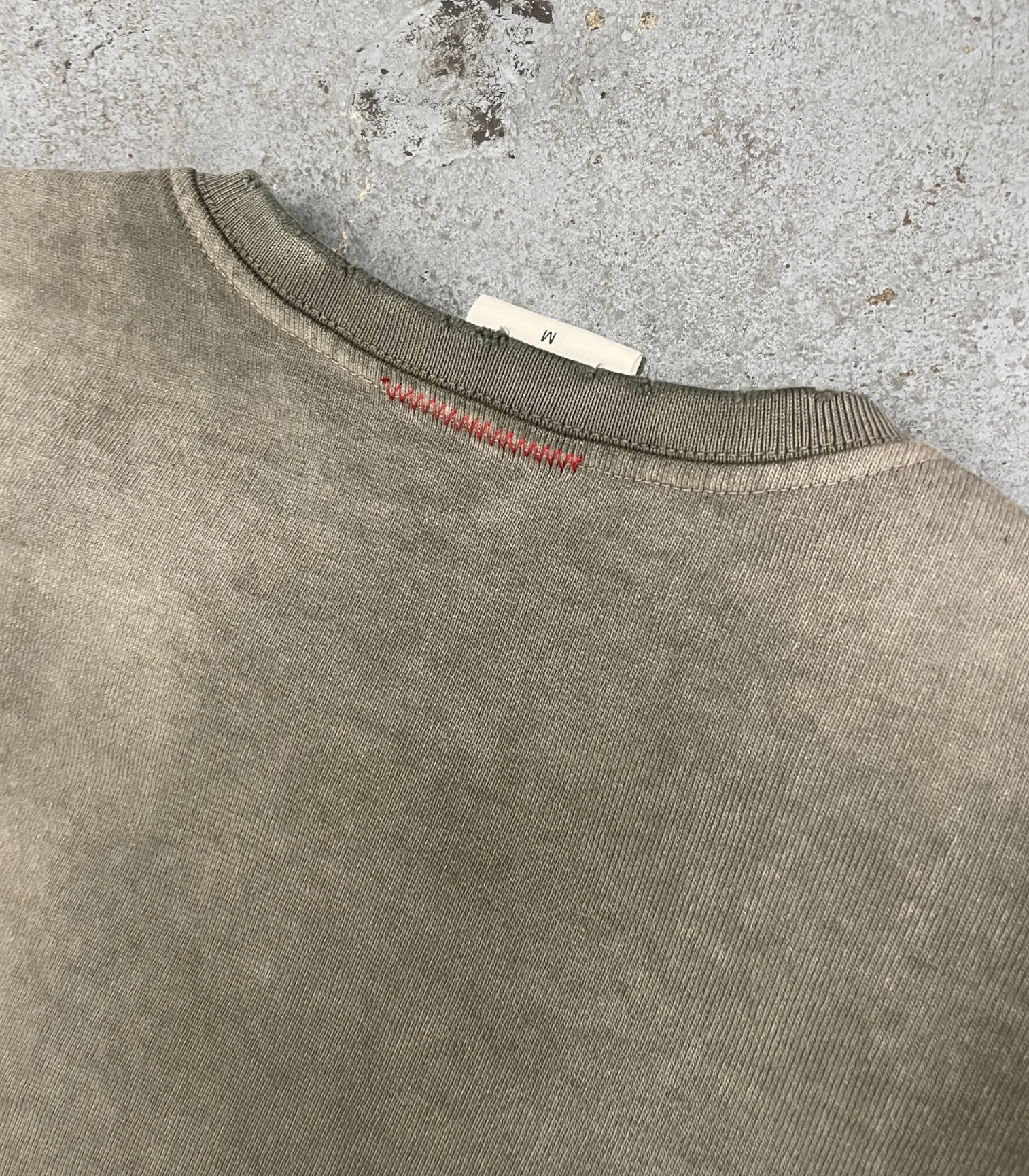 [Instock] MOOJIMOOJI OVERSIZE CROP T-SHIRTS | AGED OLIVE GREEN
