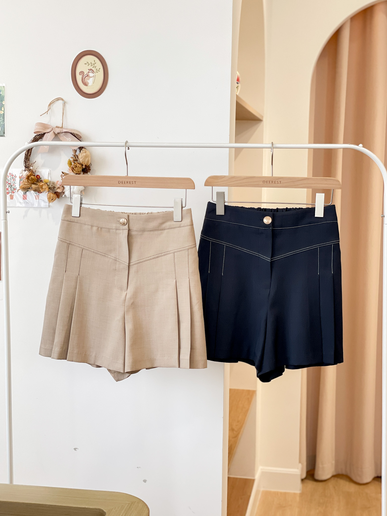 JEAN184 Royal Contrast Pleated Shorts