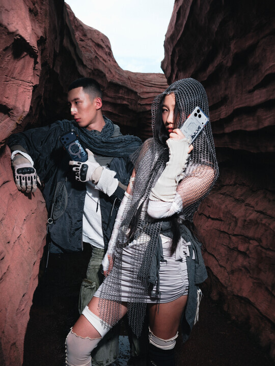 SKINARMA Sonix iPhone 17 系列荒原廢土磁吸防摔手機殼 (附掛繩環)