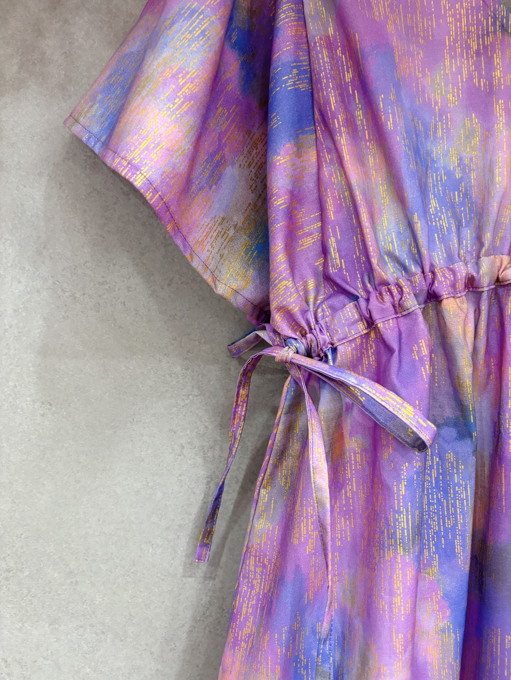 藍紫燙金 媽咪雙V雲朵短袖短洋裝