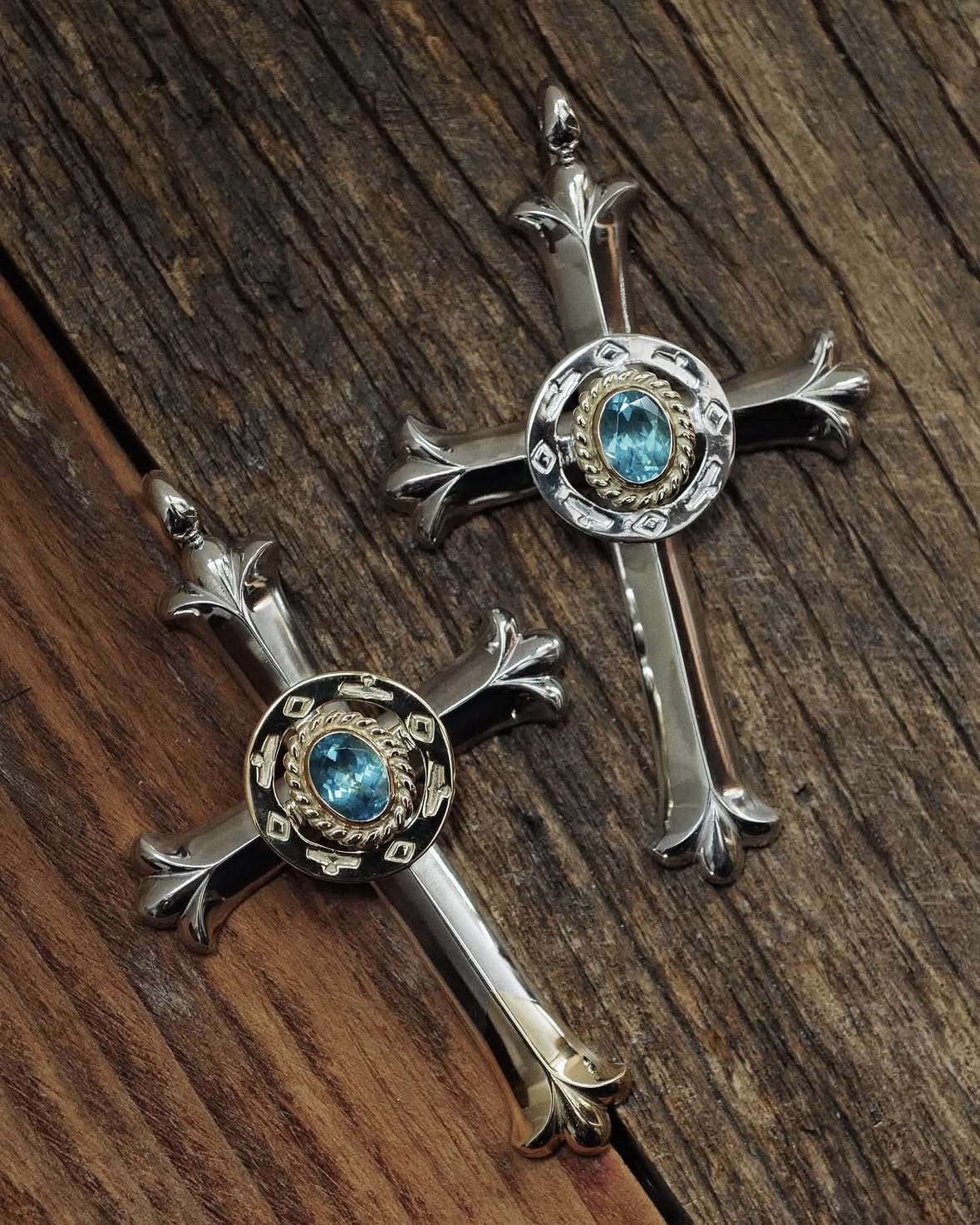 TW 金/銀輪金繩藍綠磷灰石Cross*