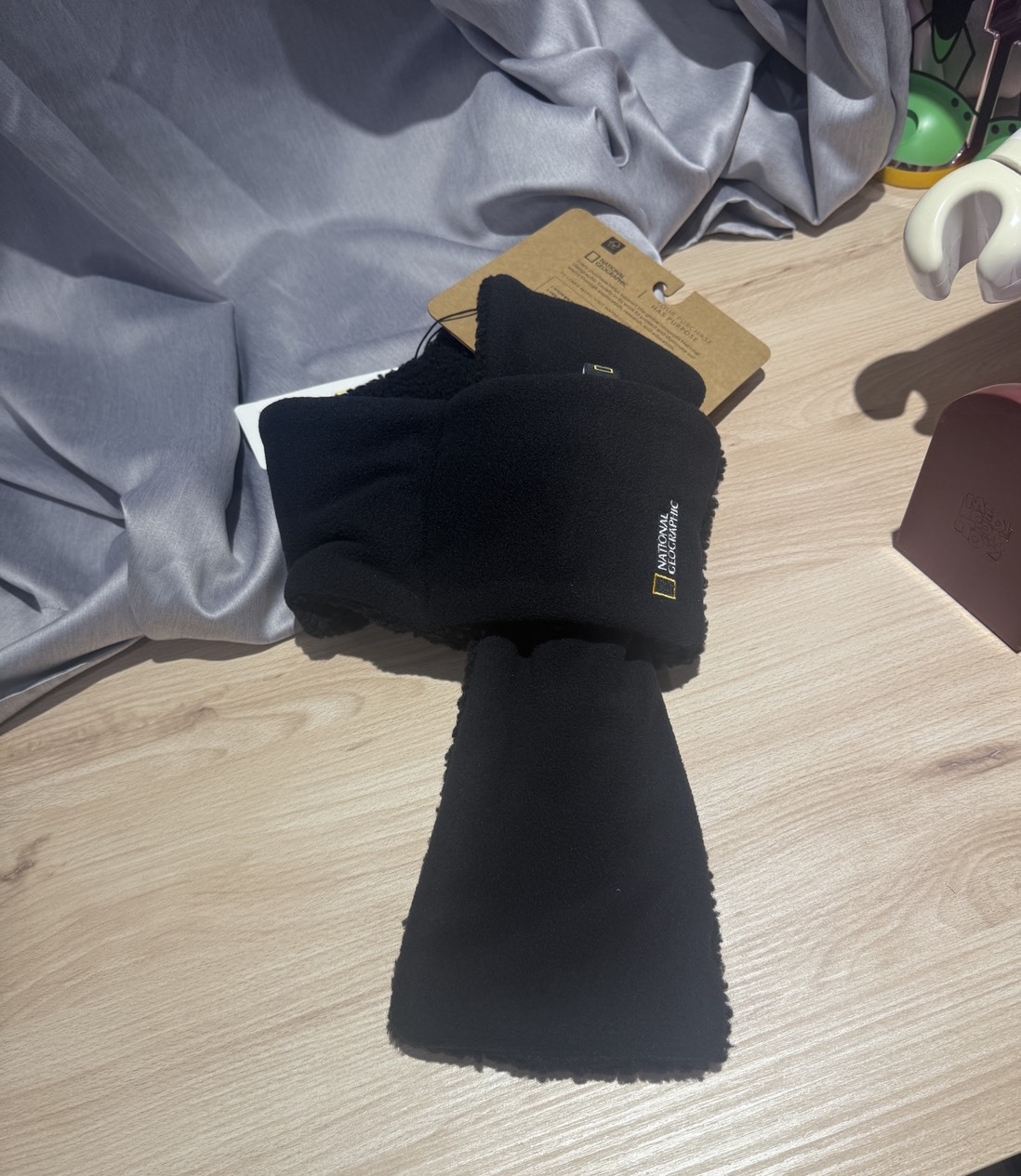 National Geographic Apparel｜國家地理 黑色雙面圍巾 N224AMS020