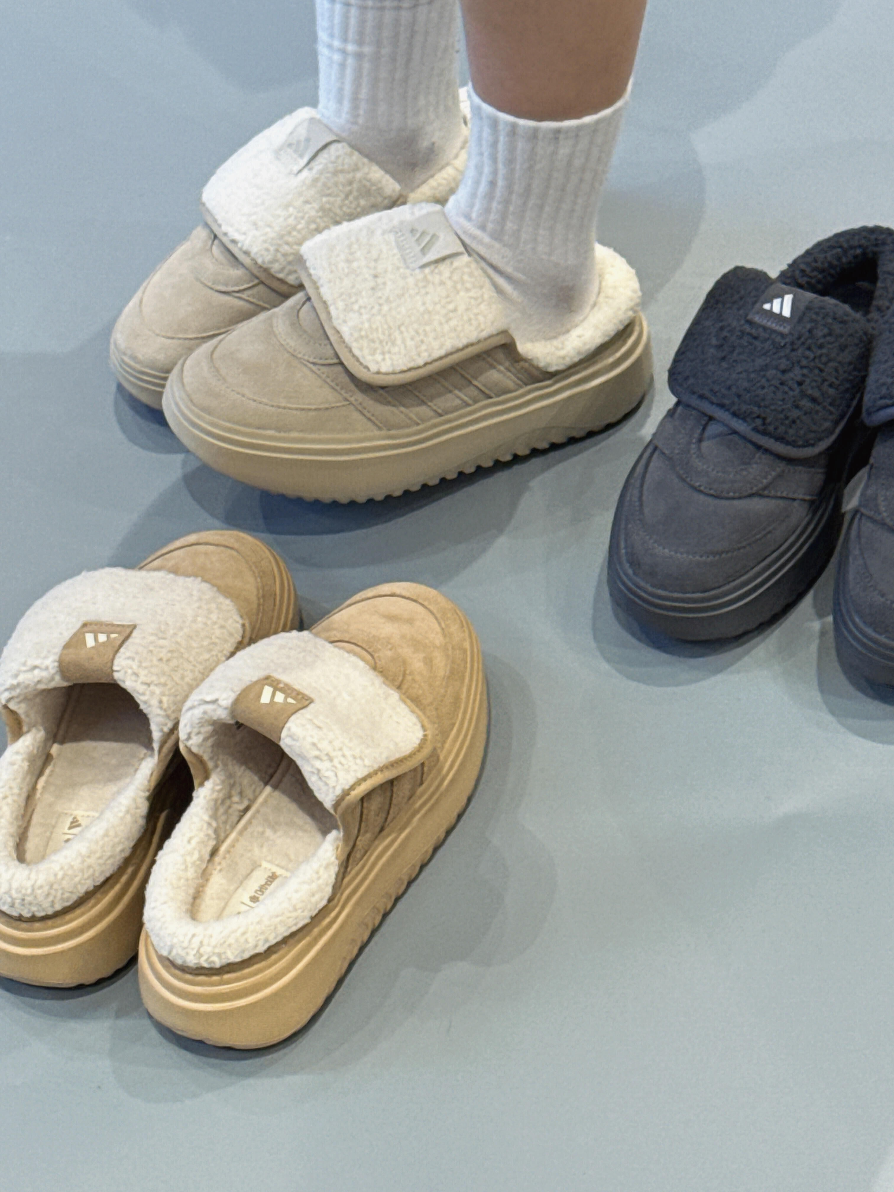 零碼現貨23.5 24.5公分 Adidas Grand Court Mule 毛絨穆勒鞋 拖鞋 翻蓋 毛毛拖鞋 奶油色 奶茶色 女款/現貨