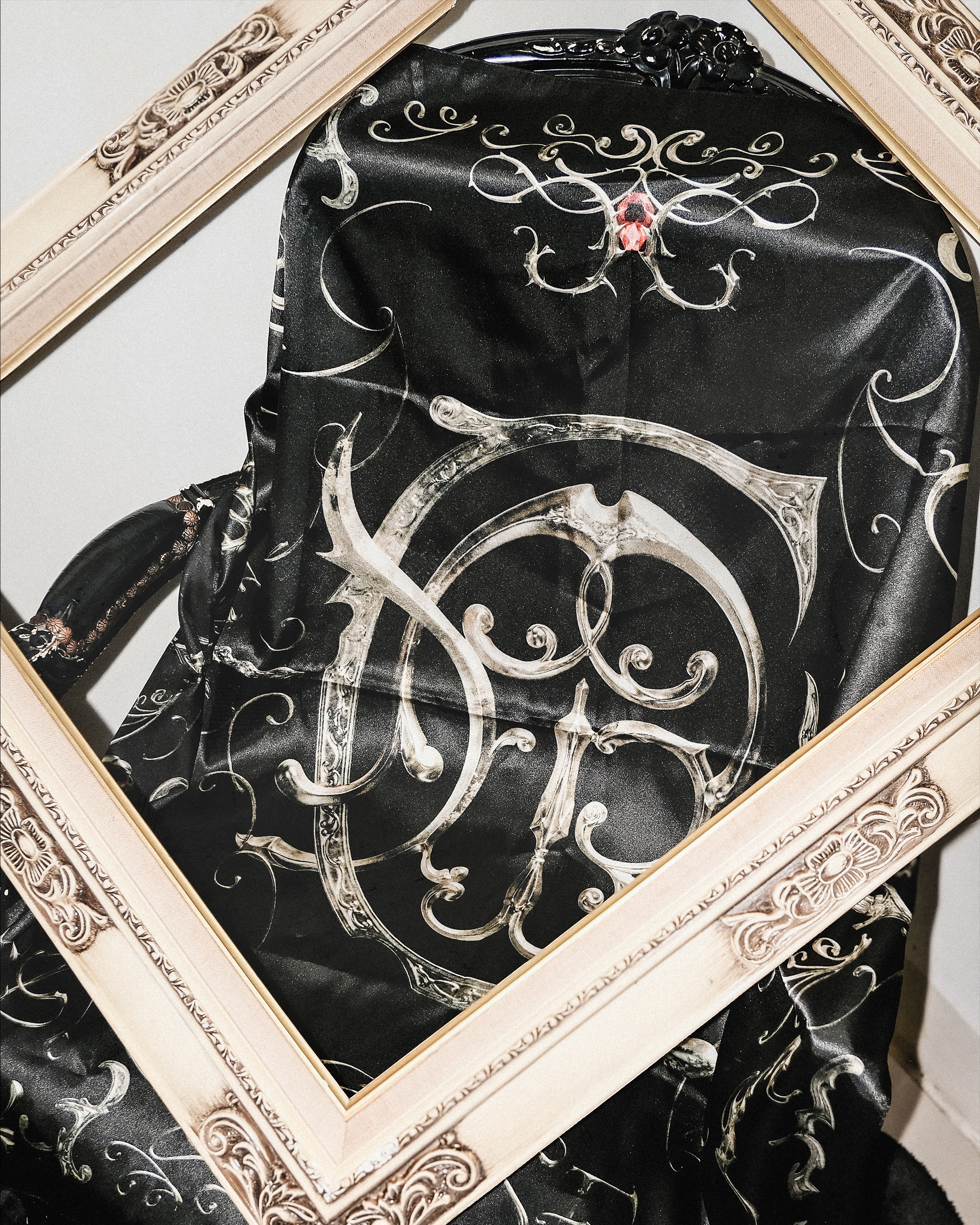 CROSE 族徽絲巾 (黑)