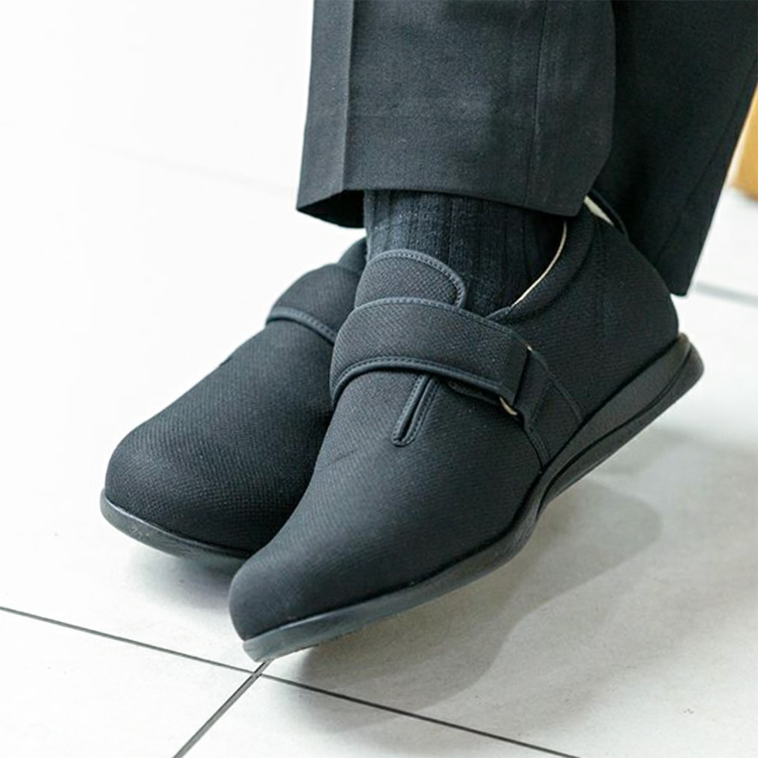 <img src="Ayumi-elderly-outdoor-shoes04.png" alt="長者開口防滑鞋">