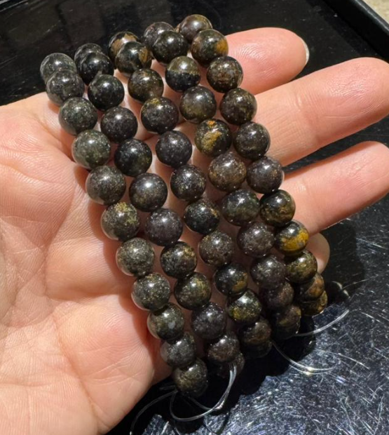 251004 - C39 8mm+黃金幽靈髮晶手串