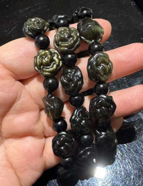 251004 - C57 金曜石玫瑰花雕刻手串