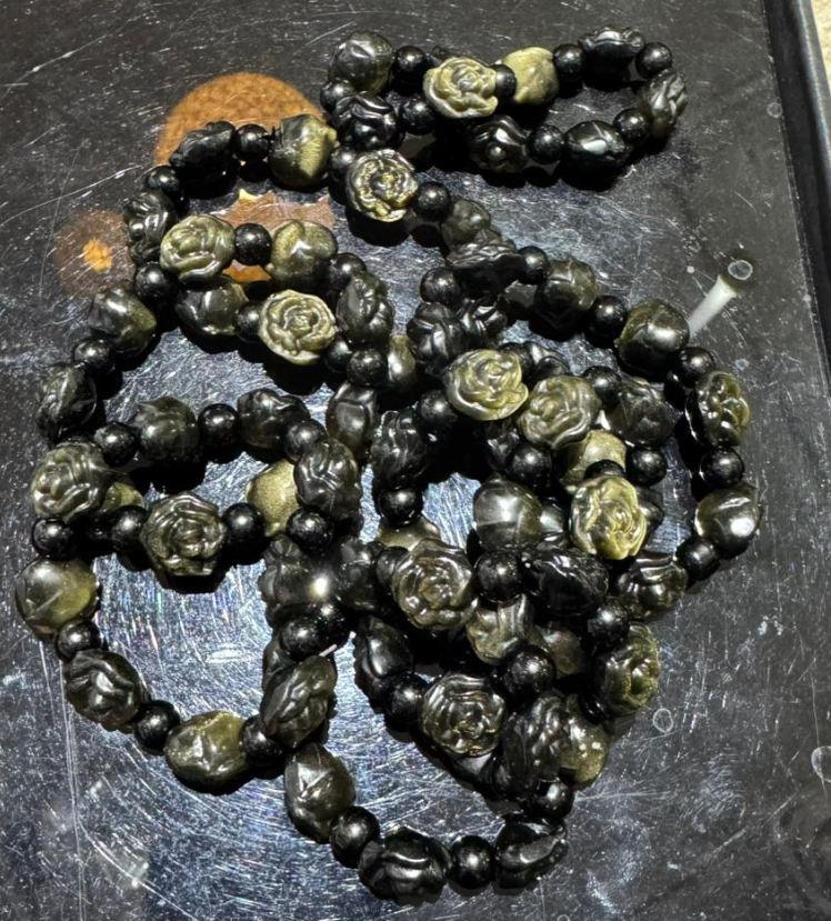 251004 - C57 金曜石玫瑰花雕刻手串