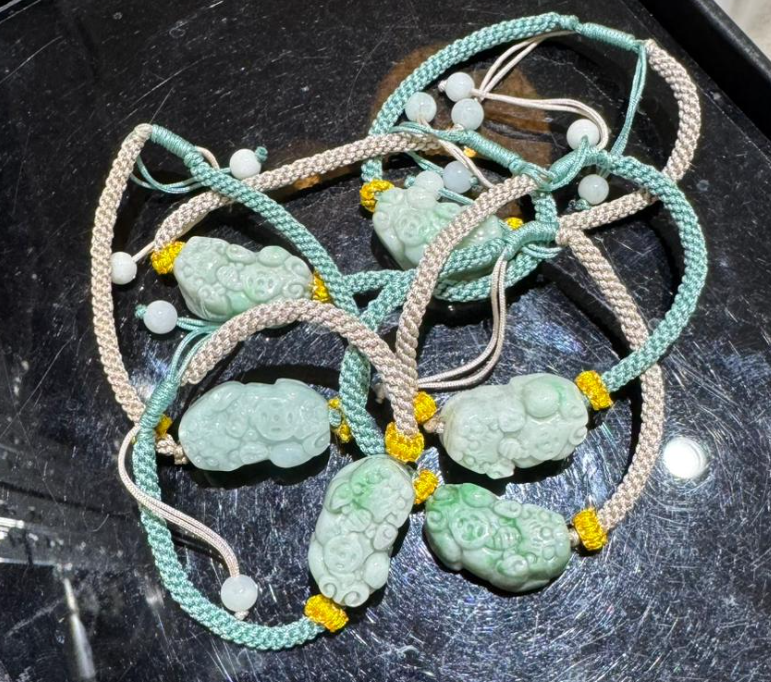 251004 - C59 緬甸A貨翡翠飄花蘋果綠貔貅雙色編織手繩