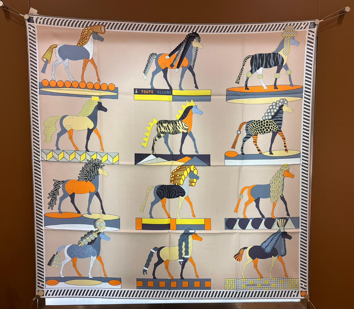 A Toute Allure scarf 90x90cm Rose Poudre / Jaune / Abricot