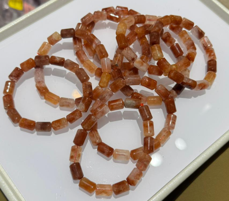 251004 - C72  8mm紅兔毛桶形珠手串（小）