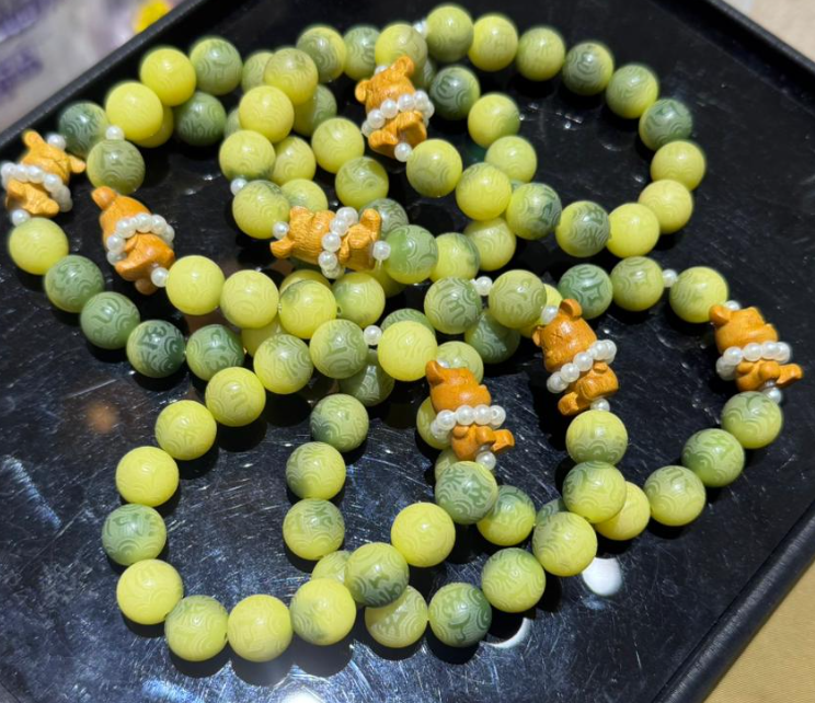 251004 - C37 12mm+六字真言綠菩提黃檀木暴力熊設計款手串