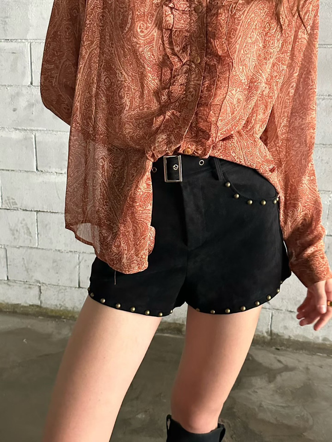 鉚釘附腰帶短褲