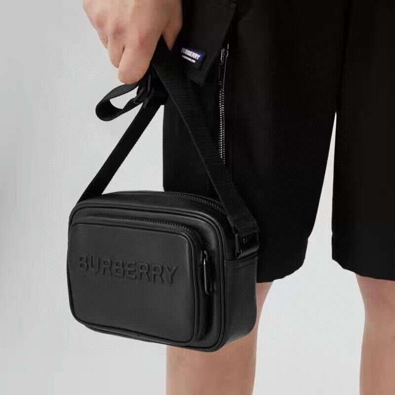Burberry壓紋徽標挎包