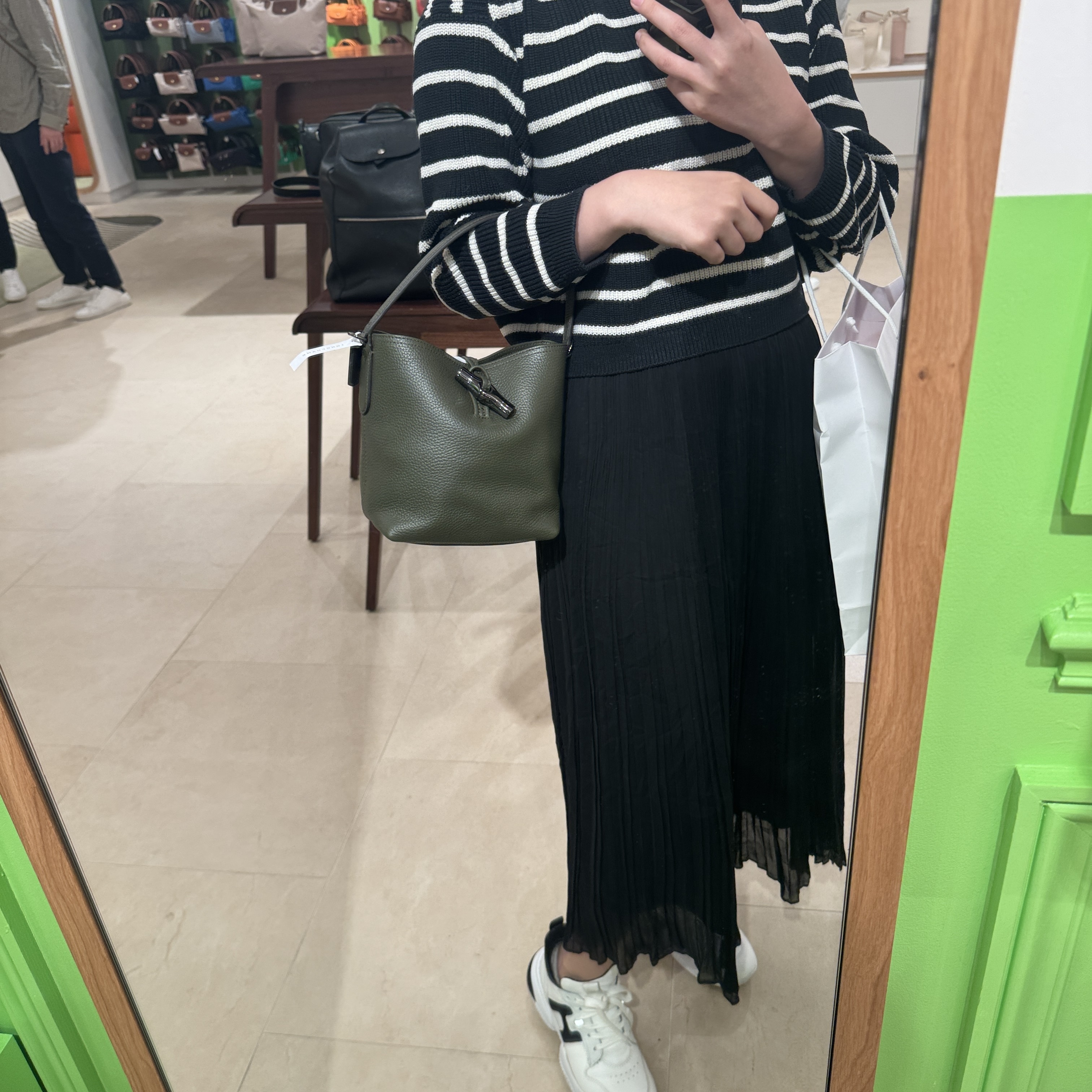 Longchamp Leather bucket Bag Khaki green 10159