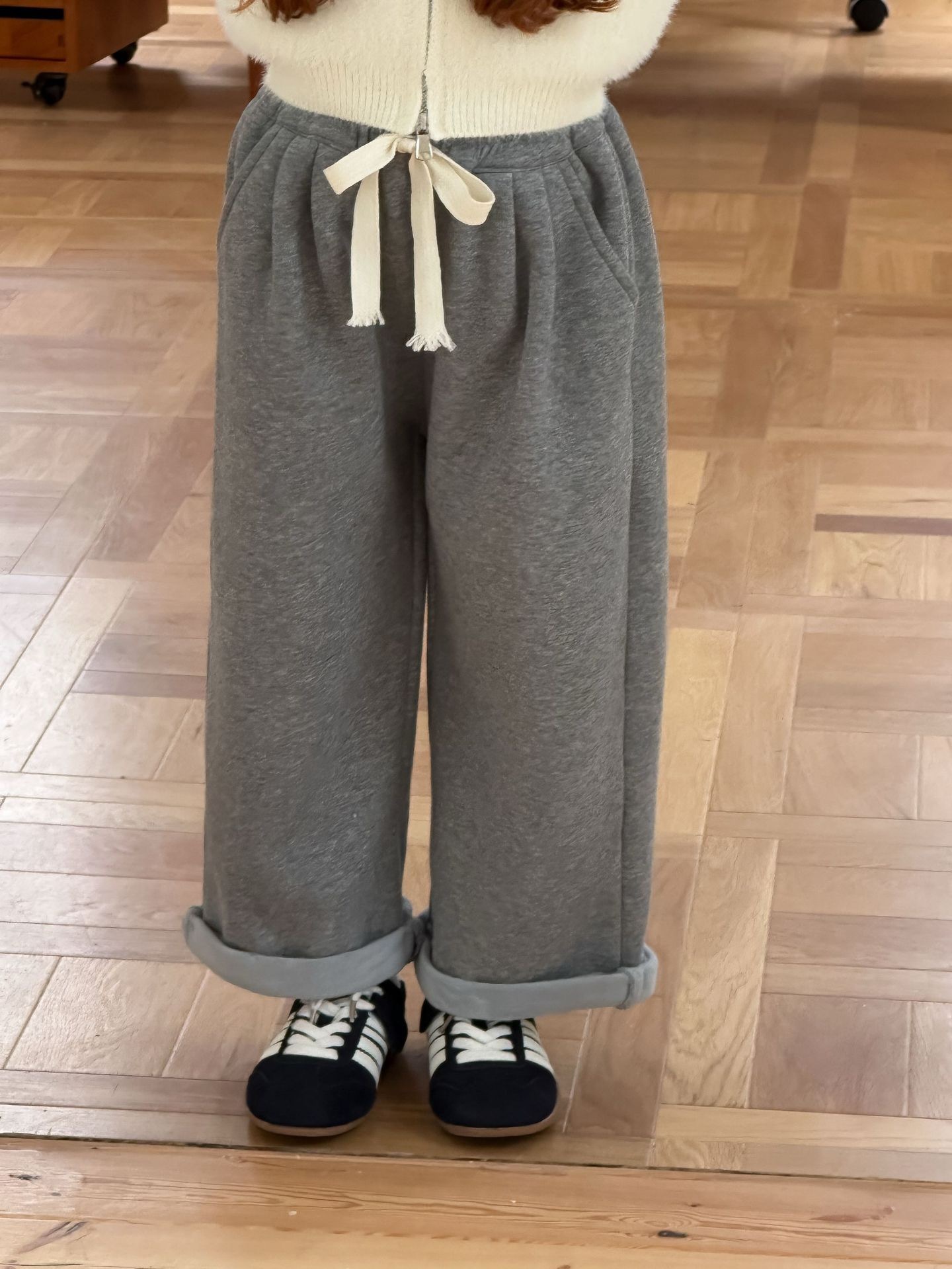 兩色保暖一體絨捲邊直筒運動褲