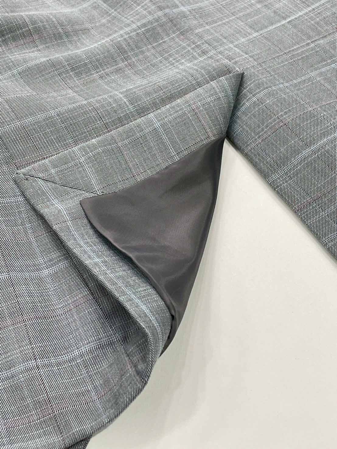 灰色方格西裝外套後衩05