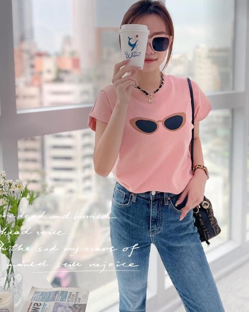 【時髦百搭的眼鏡造型厚棉tee】（現貨）