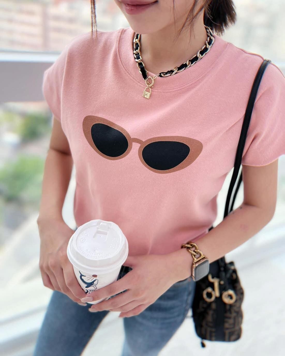 【時髦百搭的眼鏡造型厚棉tee】（現貨）