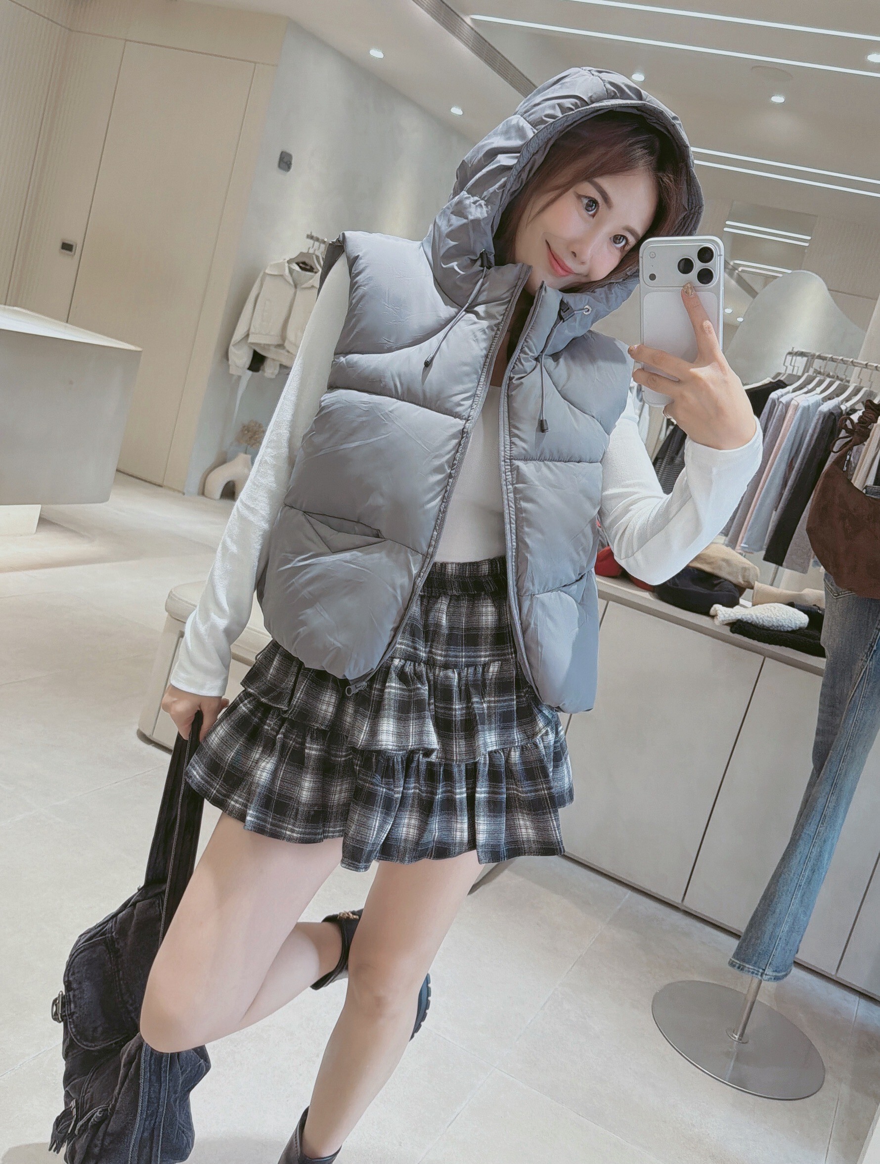 下擺抽繩連帽鋪棉背心