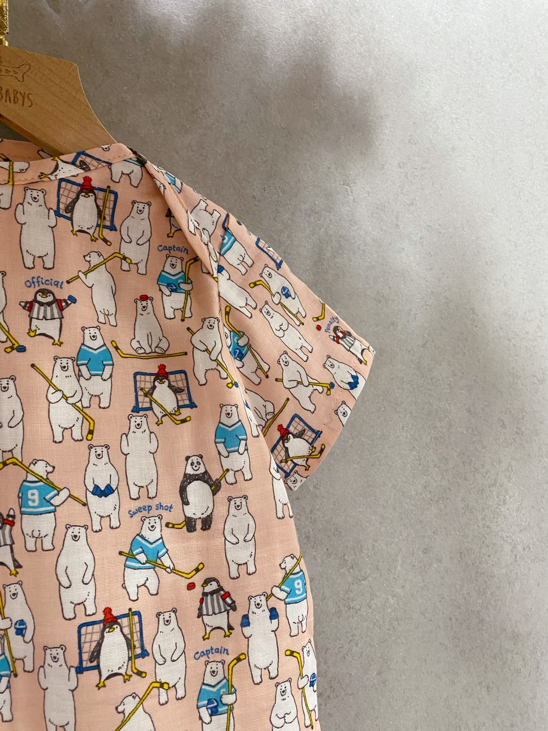 粉北極熊 開肩上衣（90）