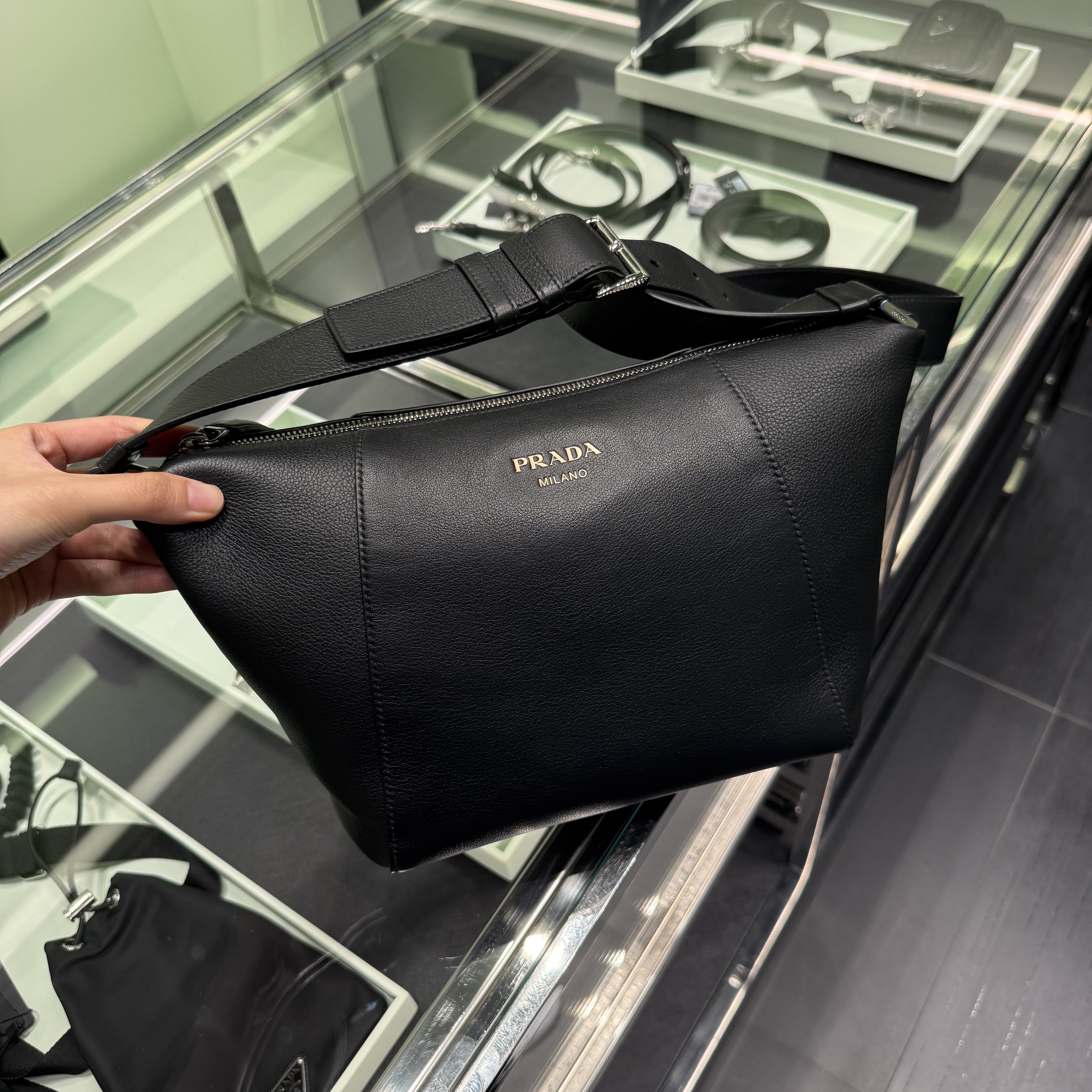 Prada Bag Medium leather shoulder bag black 2VH178