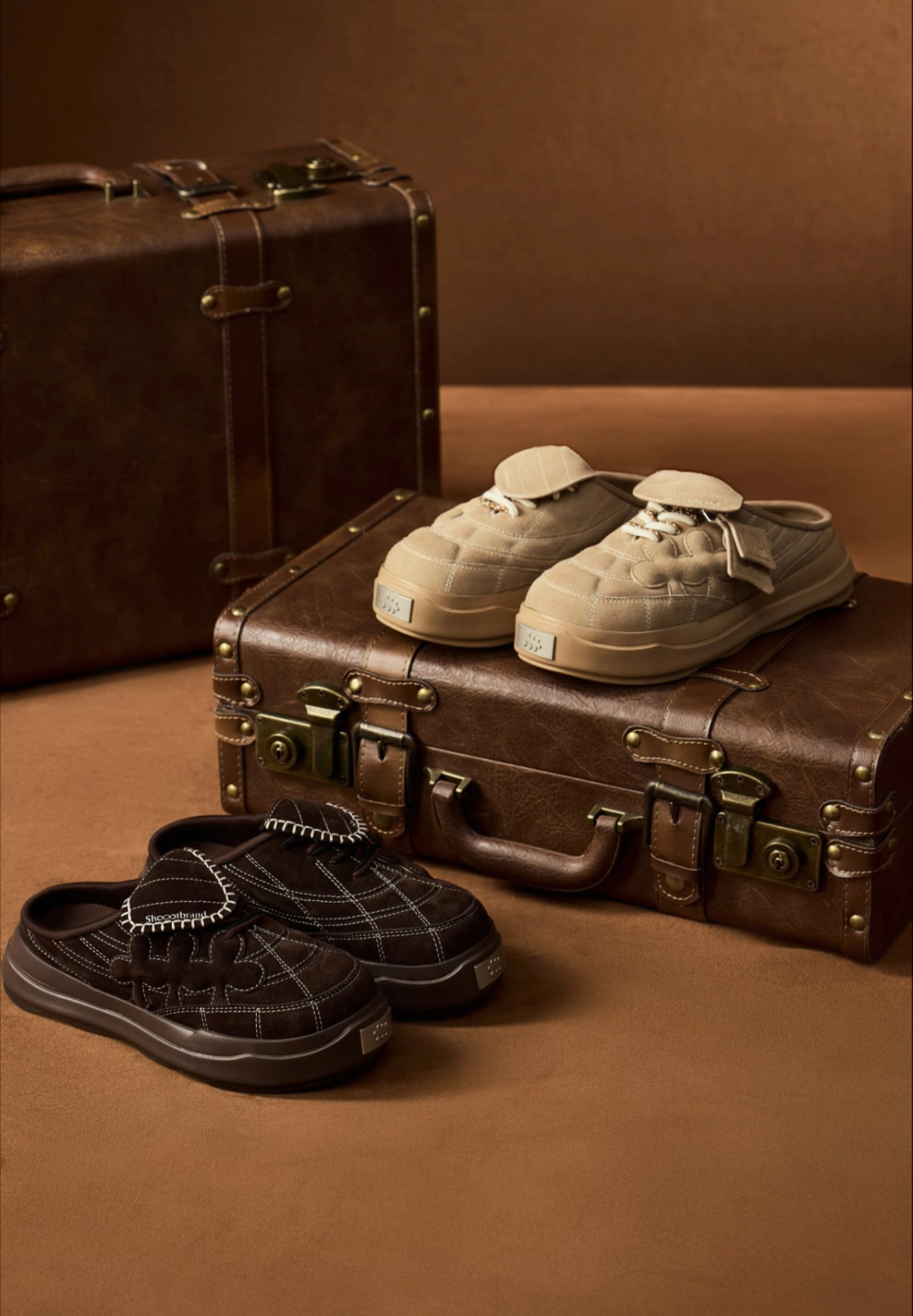 SHOOT BRAND Reconstructed Suede Metal-Toe Clogs – Unisex (Brown / Beige)