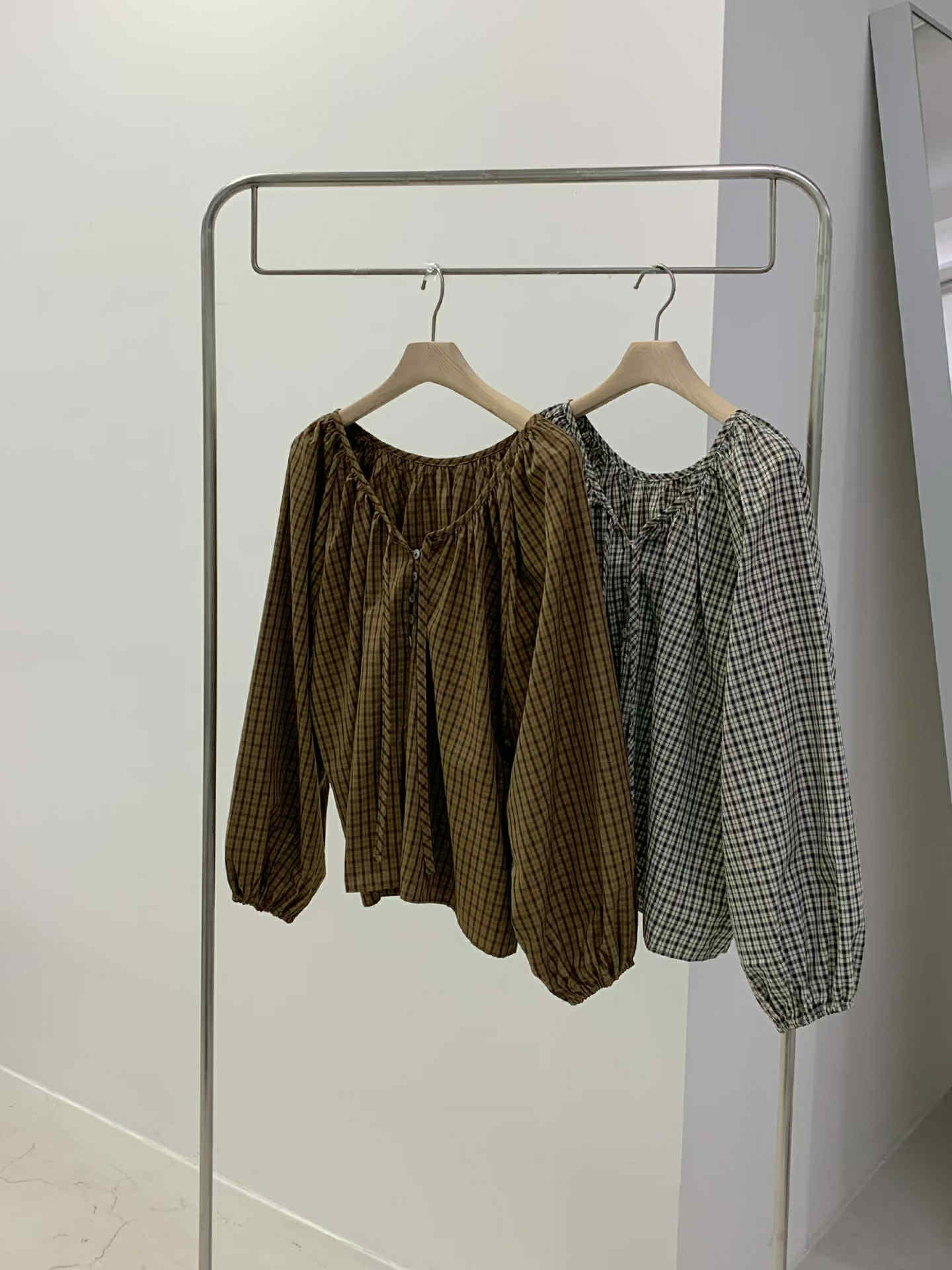 QC03 小復古格紋抽皺上衣