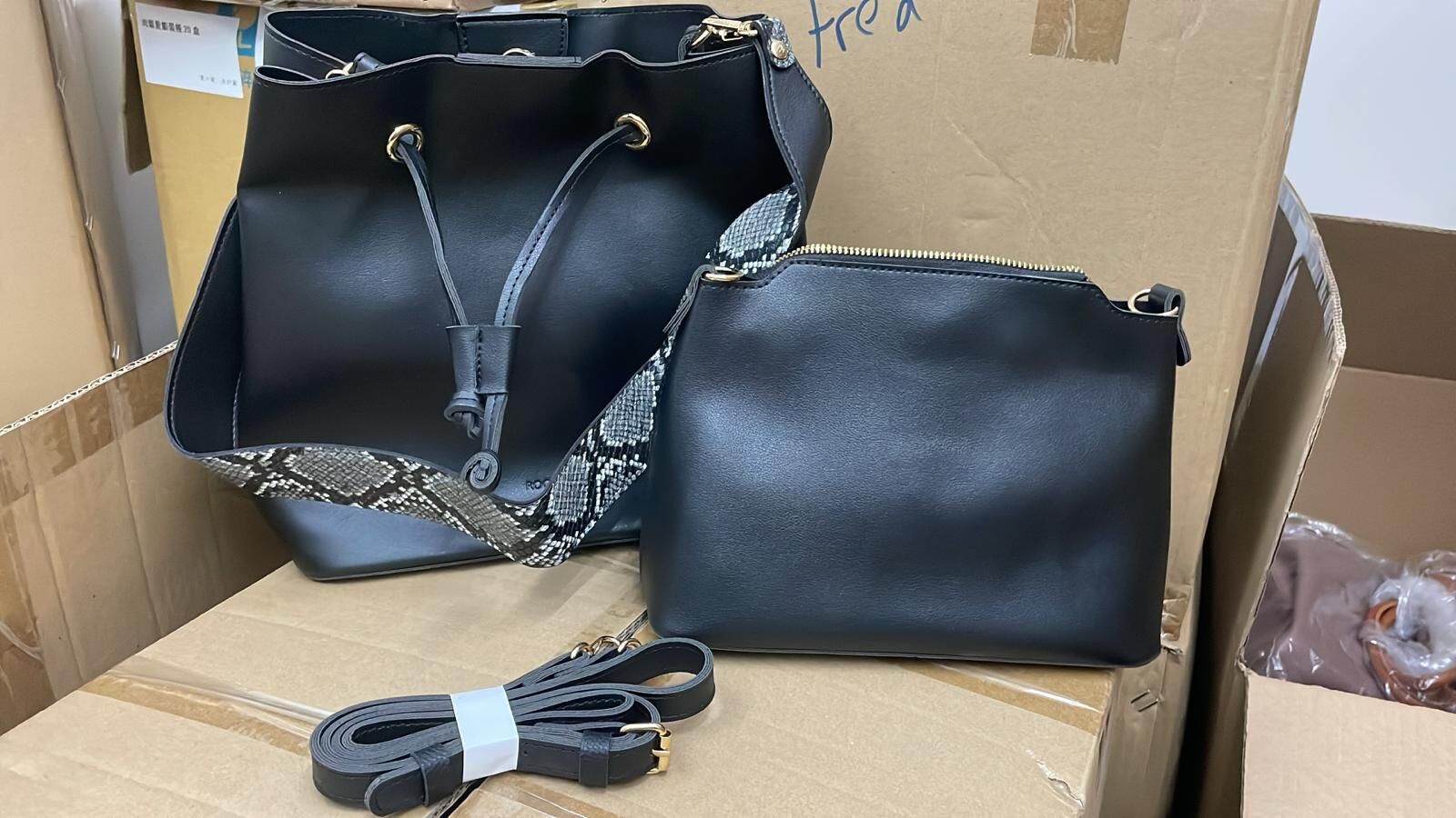 現貨 Rooty 手袋（R434)