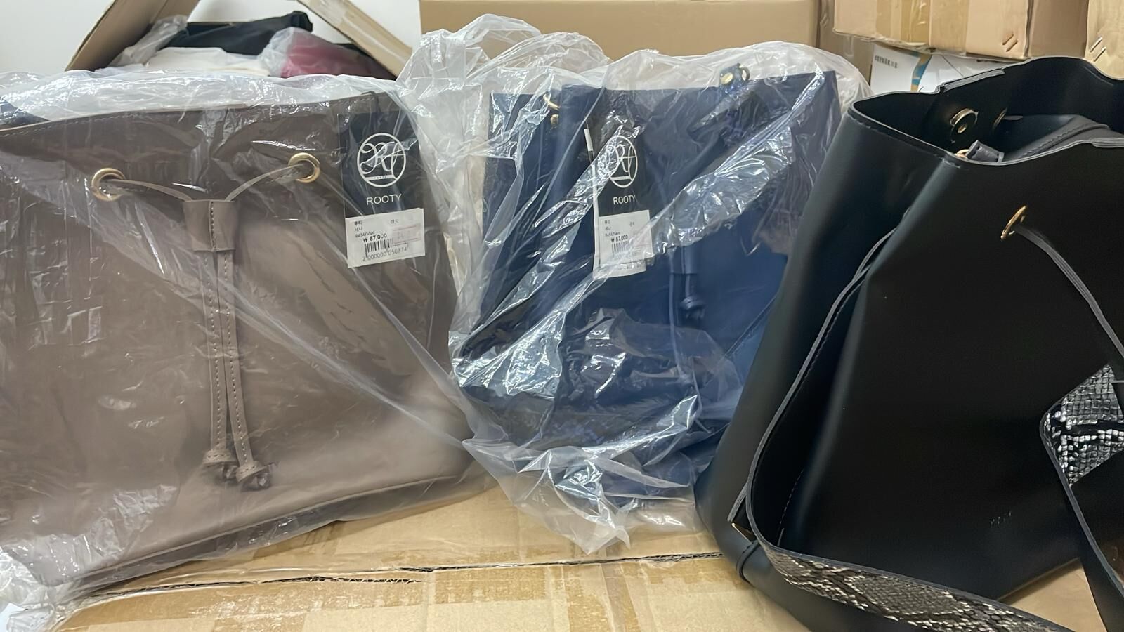 現貨 Rooty 手袋（R434)