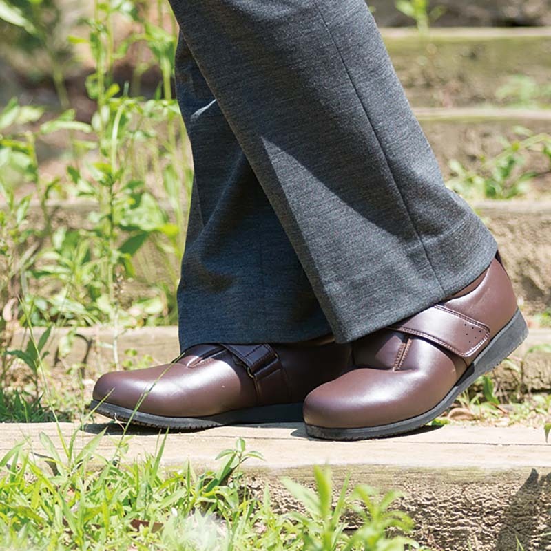 <img src="Ayumi-elderly-outdoor-shoes05.png" alt="老人開口防滑皮鞋 ">