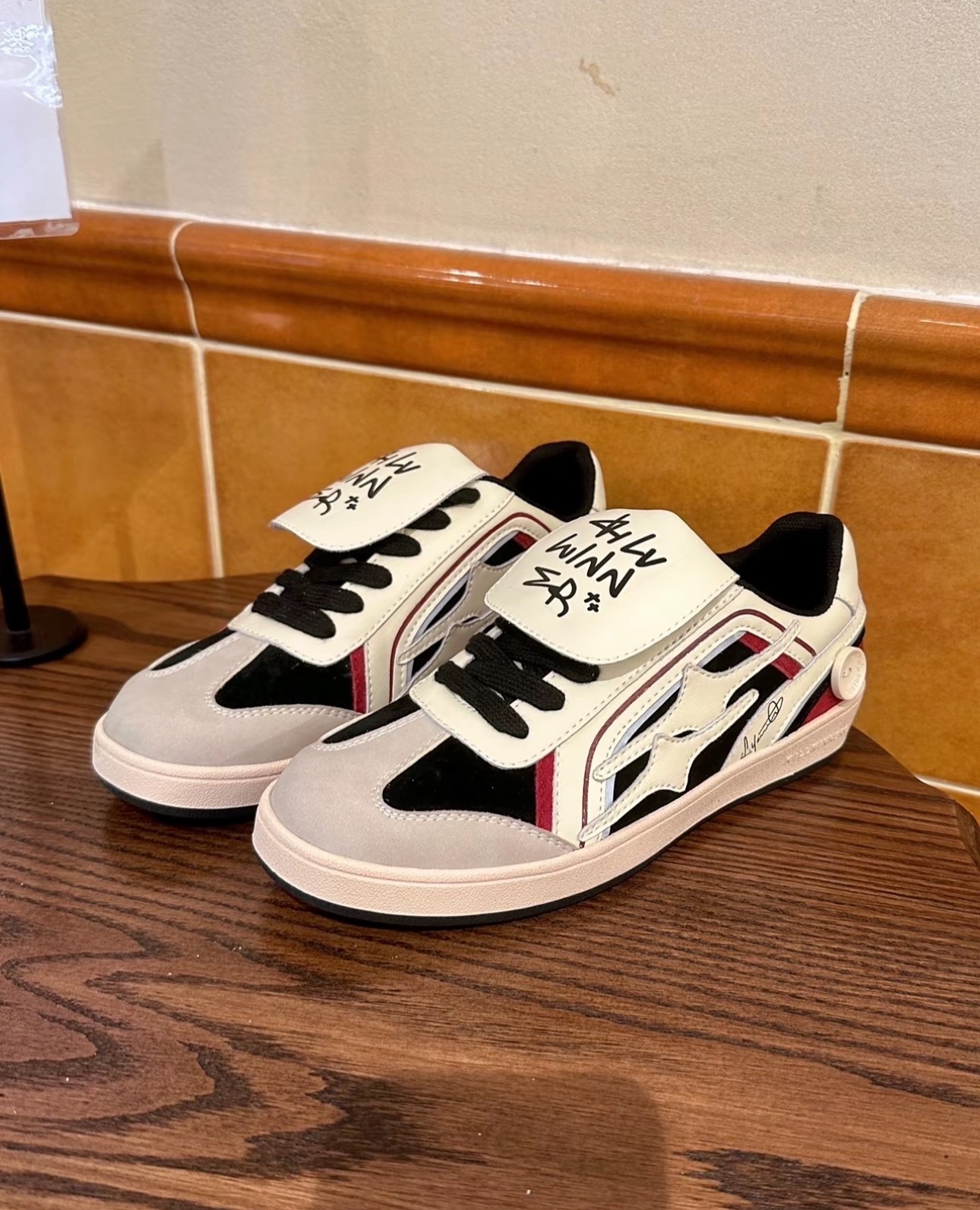 KILLWINNER SHOOTING STAR 張員瑛同款德訓鞋  白黑紅