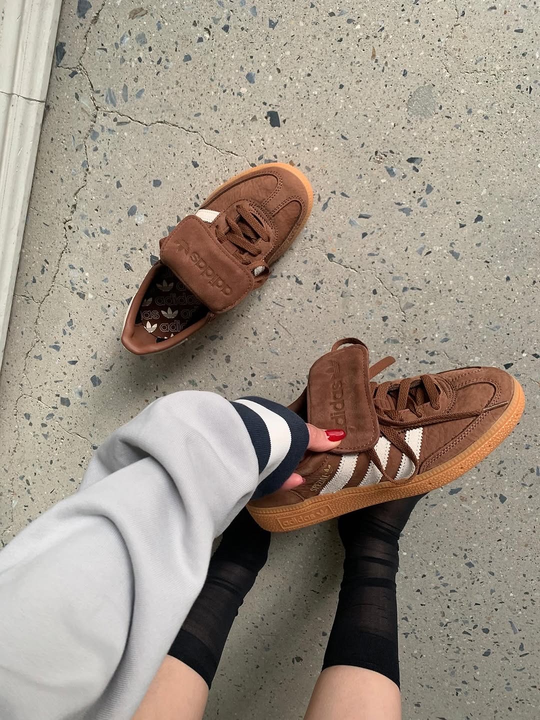 ADIDAS HANDBALL SPEZIAL 焦糖摩卡 大地色 棕色 咖啡色 翻蓋鞋舌 麂皮 荔枝皮革 男女鞋 JR4879 / 預購