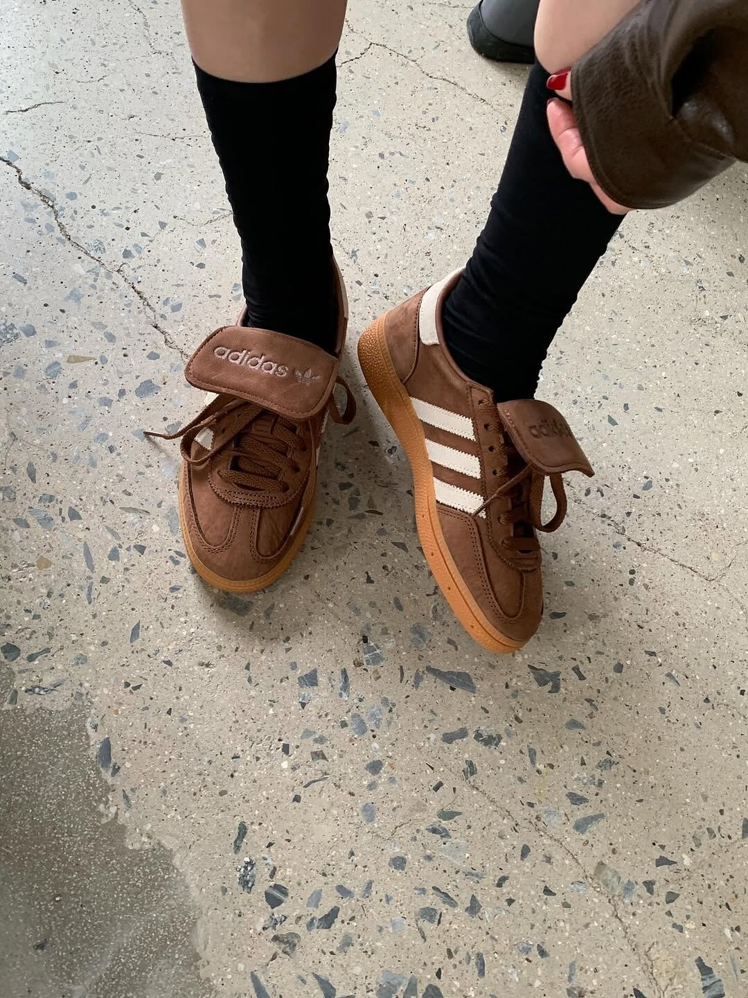 ADIDAS HANDBALL SPEZIAL 焦糖摩卡 大地色 棕色 咖啡色 翻蓋鞋舌 麂皮 荔枝皮革 男女鞋 JR4879 / 預購