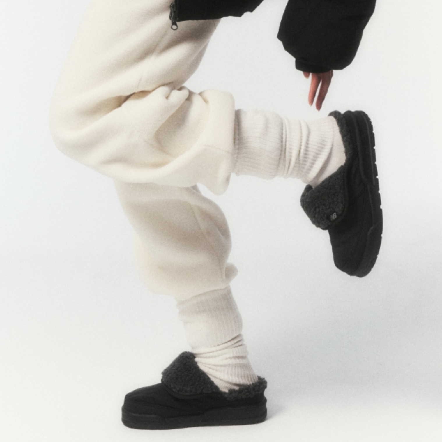 預訂 | New Balance Puflee V2 毛毛拖鞋 黑色 韓國限定