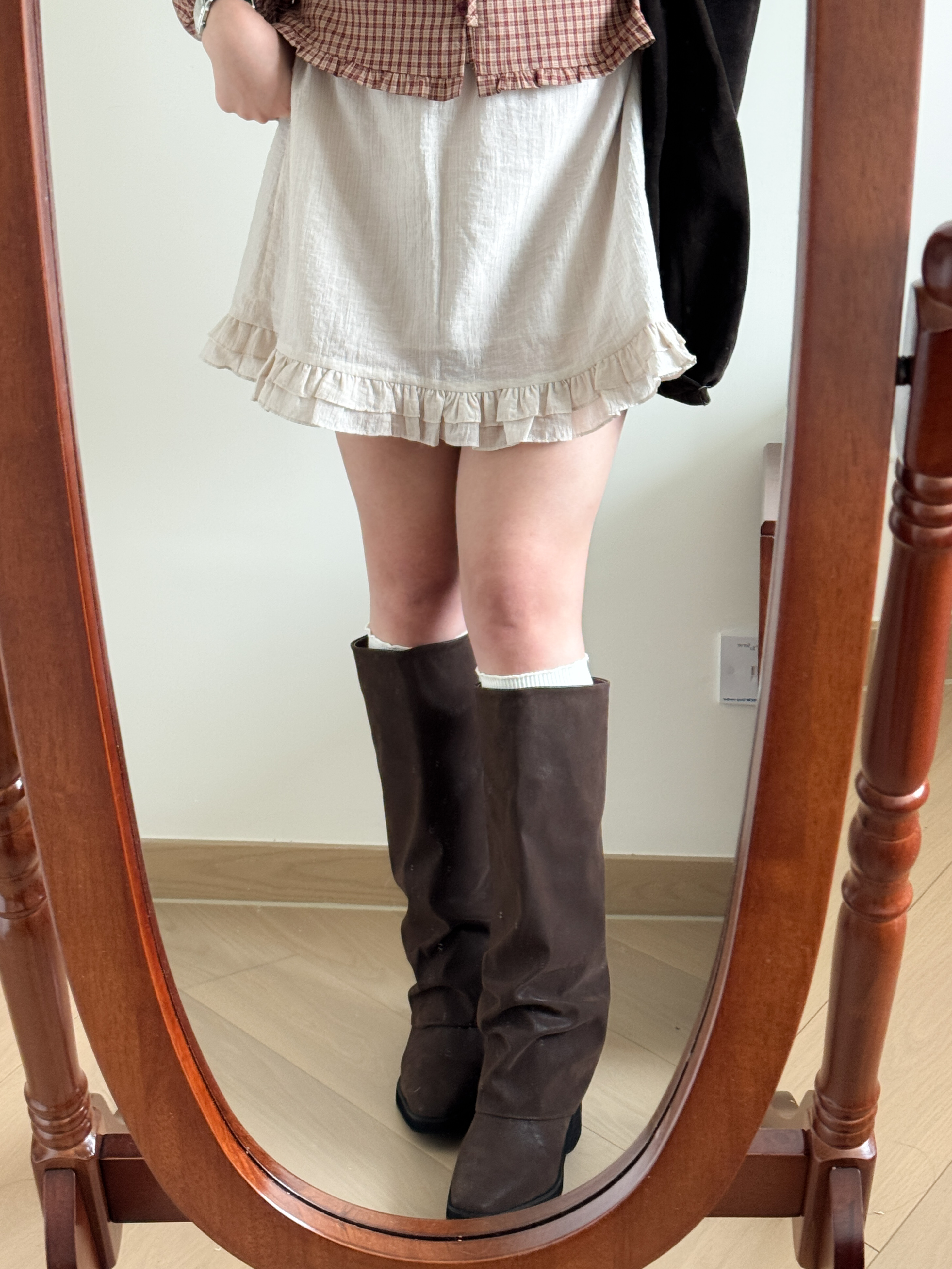 復古女孩的ruffle skirt