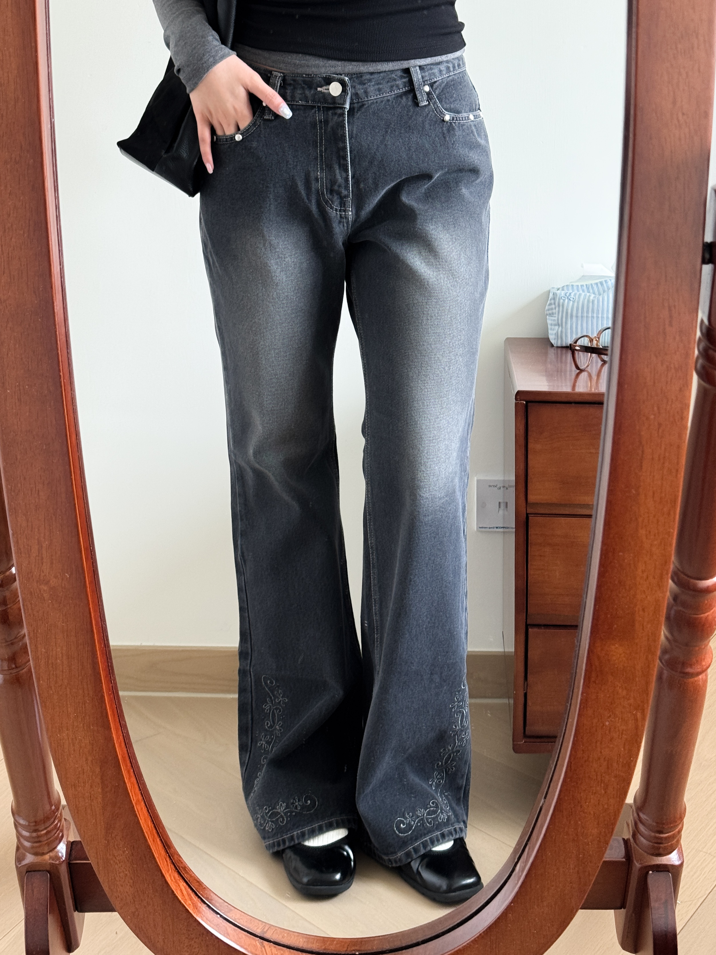 復古女孩的繡花洗水喇叭褲～(中腰的）